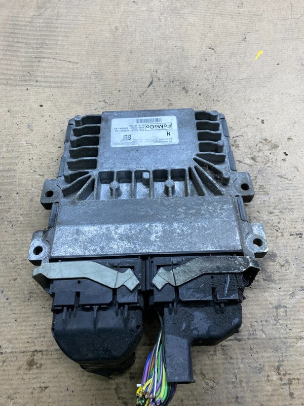 2015 Ford Econoline E-Series Engine Control Module Computer ECU ECM n6876 DG