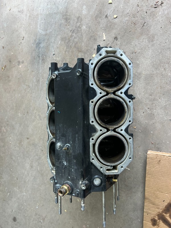 1998 MERCURY 225HP OPTIMAX DFI ENGINE MOTOR CRANKCASE CRANK CASES BLOCK 9811A51