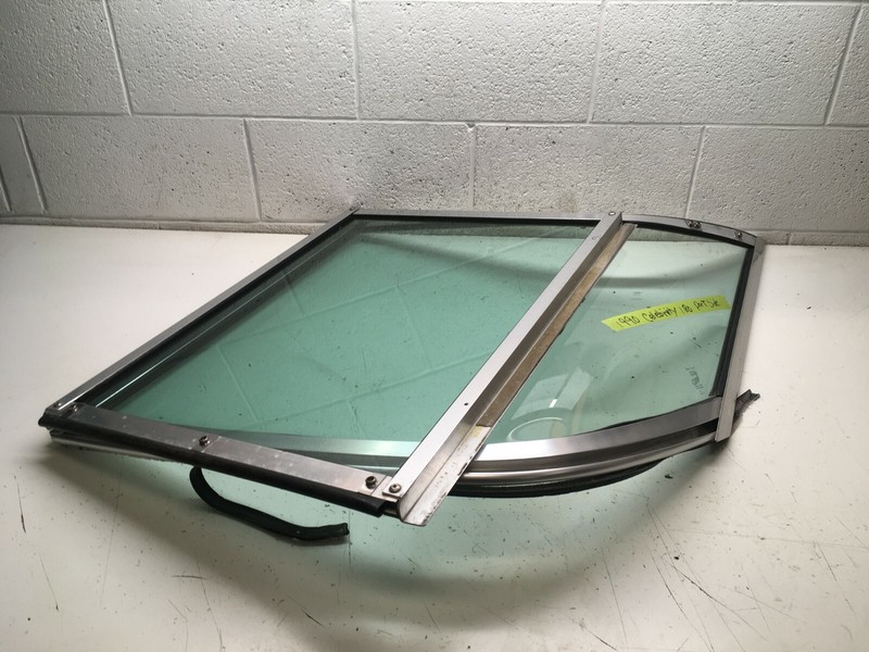 Z7 1990 Celebrity 180 Boat Windshield Passenger Port Left