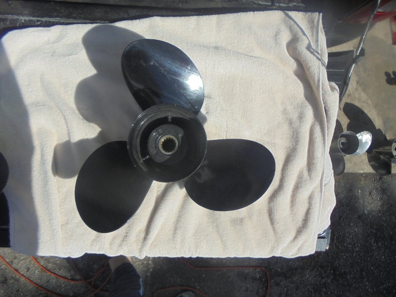 Mercury Yamaha aluminum propeller 15" dia 17" pitch 15 spline
