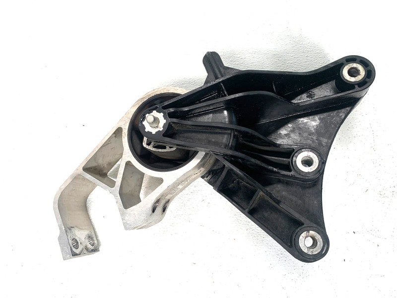 2018-2021 BUICK ENCLAVE 3.6L TRANSMISSION MOUNT SUPPORT & BRACKET OEM #A0.18