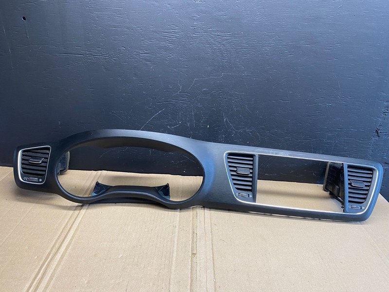 2015 to 2018 Kia Sedona Speedometer Radio Bezel Air Vent 84740-a9000 AB8724 DG