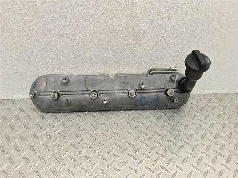 2004 CHEVROLET TAHOE PASSENGER VALVE COVER OEM 12570697