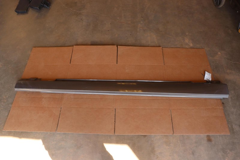 2010-2016 MERCEDES E-CLASS E350 W212 RIGHT PASSENGER SIDE ROCKER MOLDING OEM