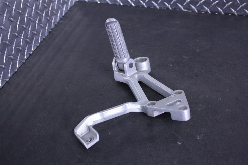 96 KAWASAKI ZX 600 NINJA LEFT REAR PASSENGER FOOT PEG REST W/BRACKET OEM ZX600