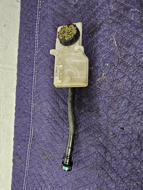 13-18 Ford Escape 12-18 Focus OEM Master Cylinder Reservoir CV61-2K478