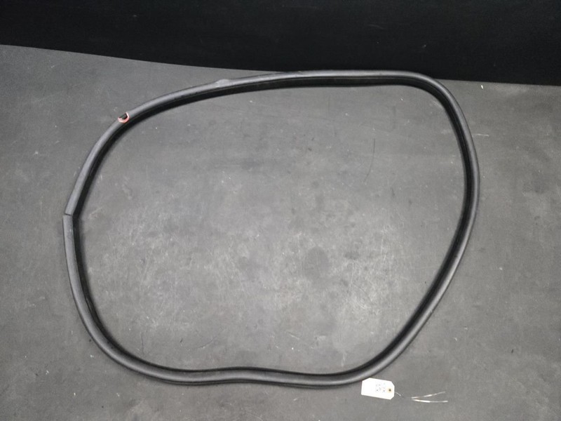 Front Right Door Body Weatherstrip 2018 Range Rover Velar LR113846 2019 - 2022 X