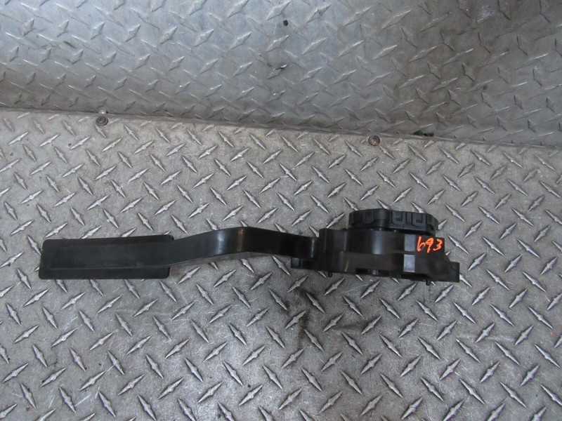 2010 GMC TERRAIN ACCELERATOR GAS PEDAL P/N 25798449 2.4L
