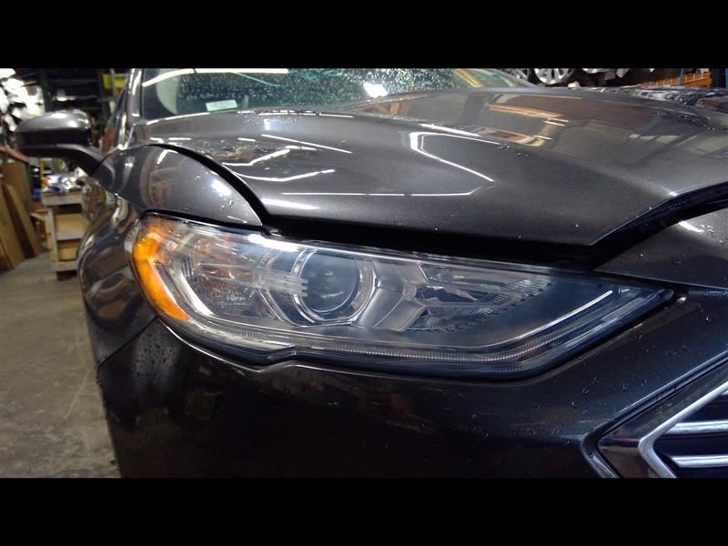 Passenger Headlight Halogen Without LED Accent Fits 17-20 FUSION 1423369