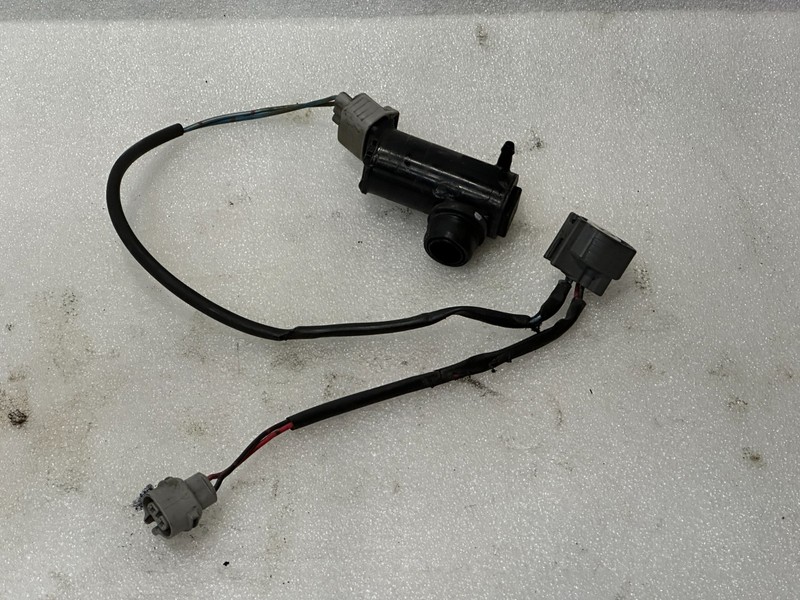Genuine Toyota Denso Rear Wiper Washer Pump With Grommet 85330-35080