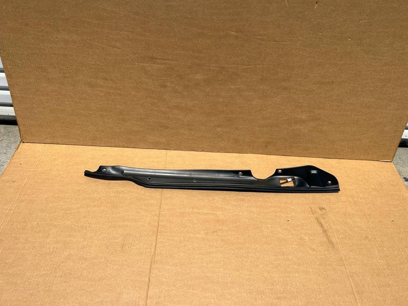 ✅ 12-23 Model S Rear Right Tailgate Trunk Pinch Sensor Trim Molding 6007570-00-C