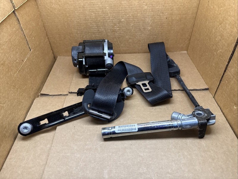 2014-2016 Jeep Cherokee Front Left Driver Side Seat Belt Seatbelt Retractor