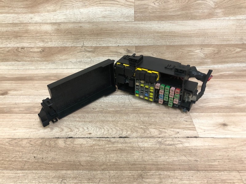 JEEP GRAND CHEROKEE OEM FRONT SAM FUSE BOX RELAY FUSES ASPEN BLOCK 2009-2010