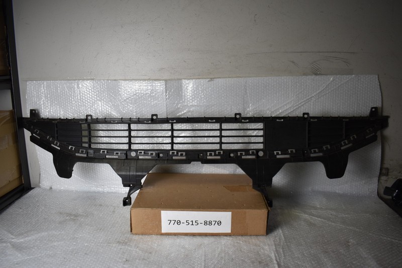 HYUNDAI TUCSON SE FRONT LOWER GRILLE 2022-2024 OEM 86531-CW000