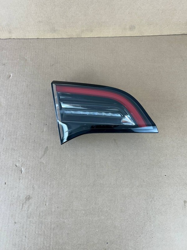 ✅ 17-23 Tesla Model Y/3 Rear Left Side Tail Light 3 Pin 1077403-00-B w/scratches