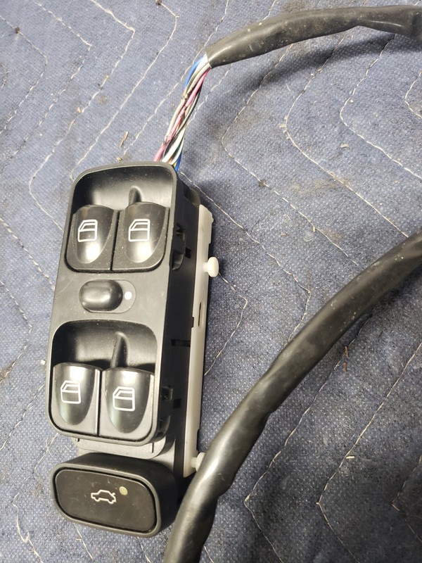 01-07 Mercedes W203 C230 Front Left Side Master Window Switch