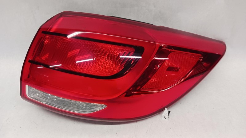 14-'16 KIA SPORTAGE Right passenger outer Taillight incandescent OEM Grade A!