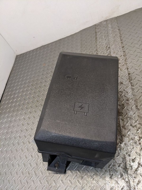 Fuse Box Engine Fits 10-14 ESCALADE 1193038