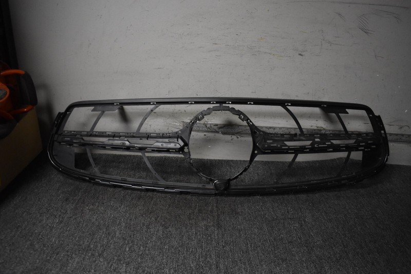 MERCEDES BENZ FRONT GRILLE TRIM FACTORY OEM