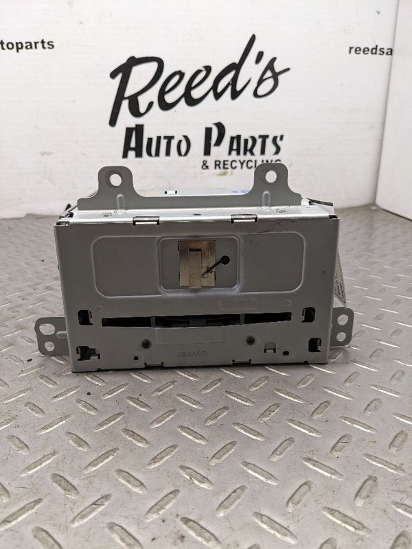 Audio Equipment Radio Receiver Am-fm-single CD-MP3-USB Fits 12 EQUINOX 1172488
