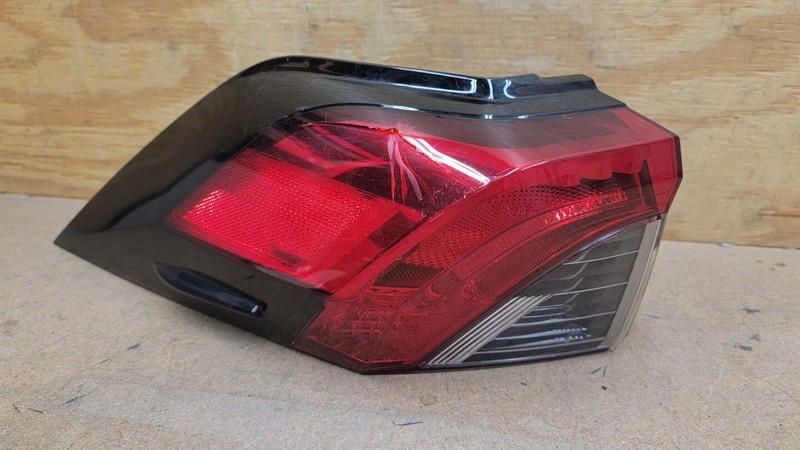 2019 - 2021 Toyota Rav4 OEM TailLight Left LH Driver Side 81560-0R09000"CRACKED"