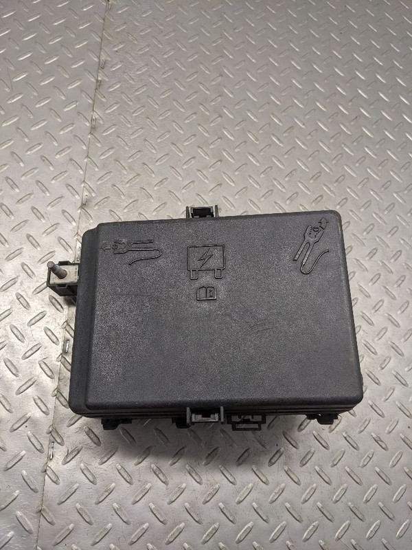 2003-2004 C5 Corvette Underhood Engine Fuse Relay Junction Box OEM 1111265