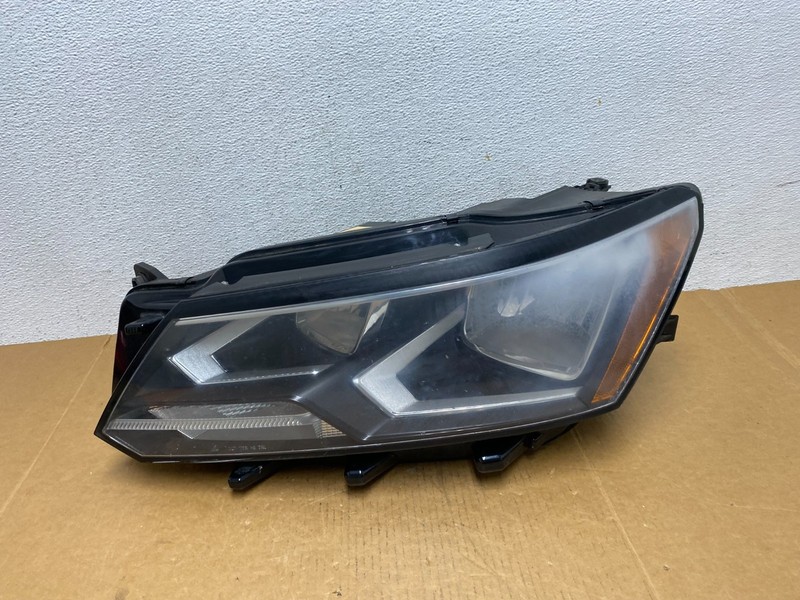 2016-209 Volkswagen Passat Left Driver LH Side Halogen Headlight AD9062 DG