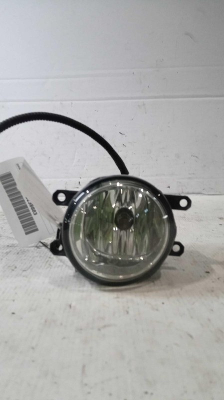 2016 Toyota Tacoma Right White Fog Light Assembly OEM 359490 146K Miles