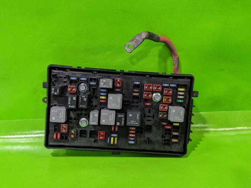 11 REGAL 2.0L GERMAN BUILT ENGINE FUSE RELAY BOX OEM 4413-30