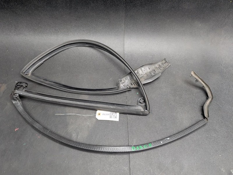 Rear Right Door Upper Weatherstrip 2018 Range Rover Sport DK62-250A20-A 14-22 X