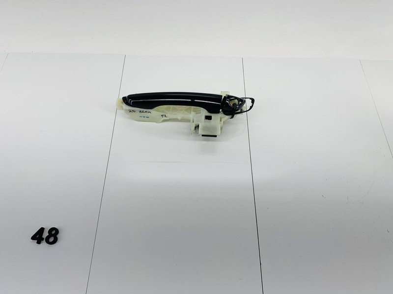 19-20 HYUNDAI ELANTRA FRONT LEFT SIDE EXTERIOR DOOR HANDLE & MOUNT BRACKET OEM