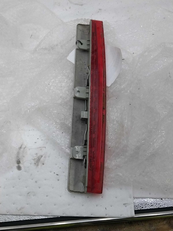 Used Center High Mount Stop Light fits: 2011 Nissan RogueGrade A