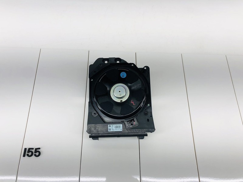 13-18 BMW 320I F30 FRONT RIGHT SIDE SOUND AUDIO BASS WOOFER SUBWOOFER OEM