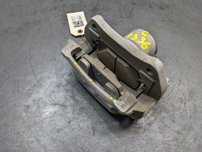 Front Left Brake Caliper 2018 Chevrolet Trax 42592102 / 13588977 2019 2020