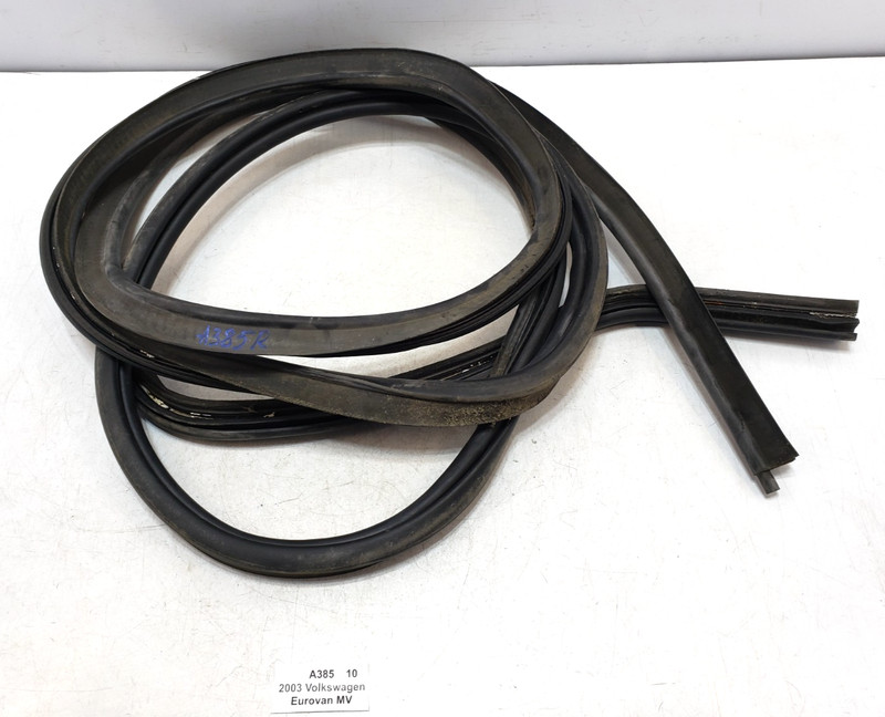 ✅ 99-03 OEM Volkswagen Eurovan MV Rear Trunk Liftgate Weatherstrip Seal