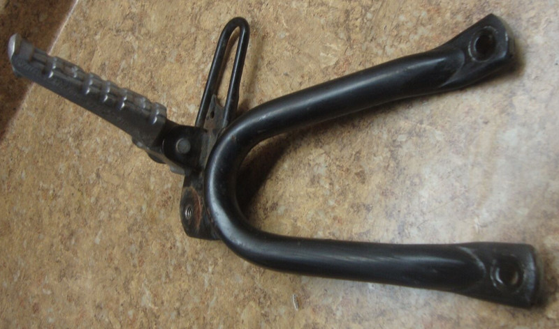 92 Yamaha FZR600 FZR 600 R FZR600R Right Rear Back Foot Peg Mount Pedal Bracket