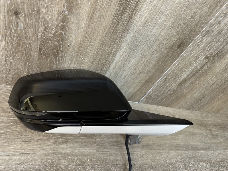 2023-24 CADILLAC LYRIQ RH MIRROR ASSY -BLACK /WHITE - OEM PART# 86544019