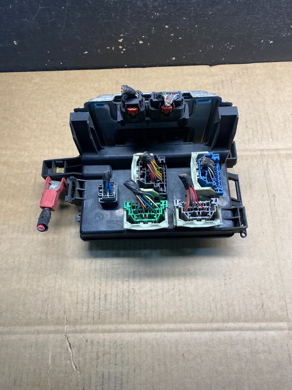 2005 2006 Dodge Magnum Engine Fuse Box p05087166ai AB3951DG
