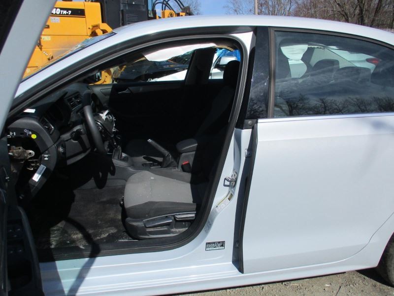 15-18 VOLKSWAGEN JETTA LEFT ROCKER W/POST WHITE PC: LB9Z 60K -S- 45005