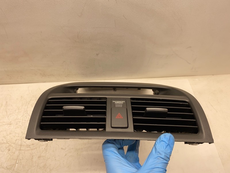 2008-2011 VOLVO V50 FRONT CENTER DASH AIR AC HEATER HVAC VENT BLACK OEM