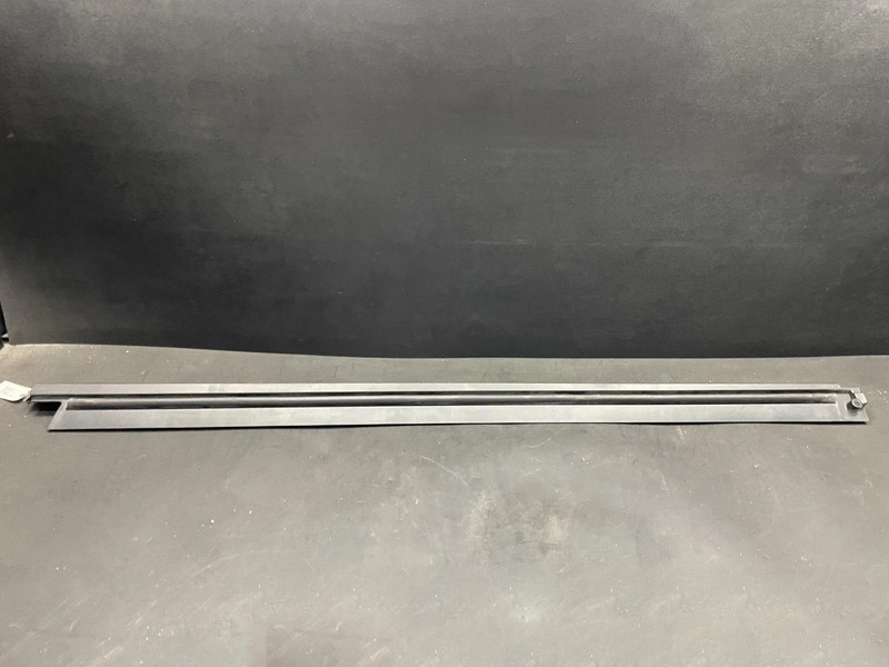 Right Rocker Panel Molding 2021 Cadillac XT4 84568515 2019 2020 2022 2023 - 2025