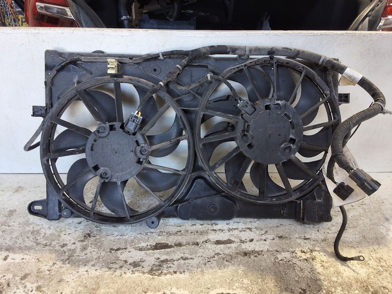 2013-2016 Chevy Malibu Radiator Fan Motor Fan Assembly 2.0L