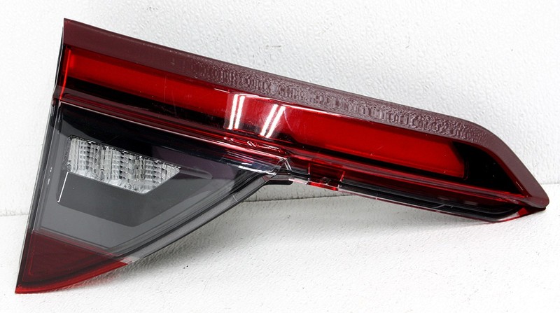 OEM GMC Acadia AT4 Left Driver Side LED Tail Lamp 84746321 (Lens Crack)