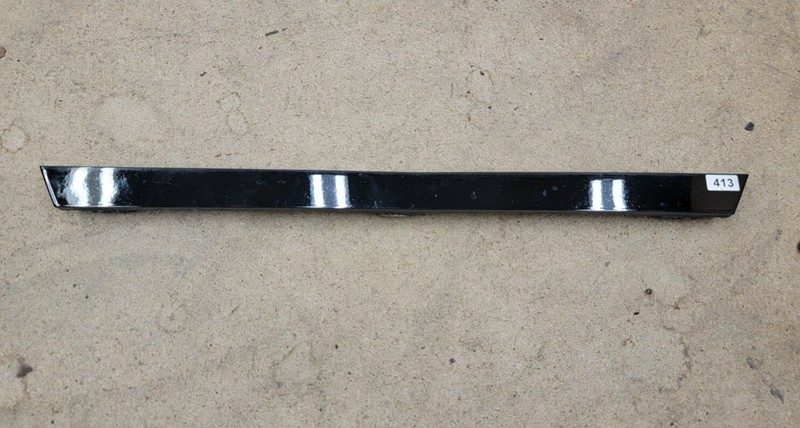 2017 2018 Hyundai Santa Fe Sport Front Bumper Trim Center Molding OEM *