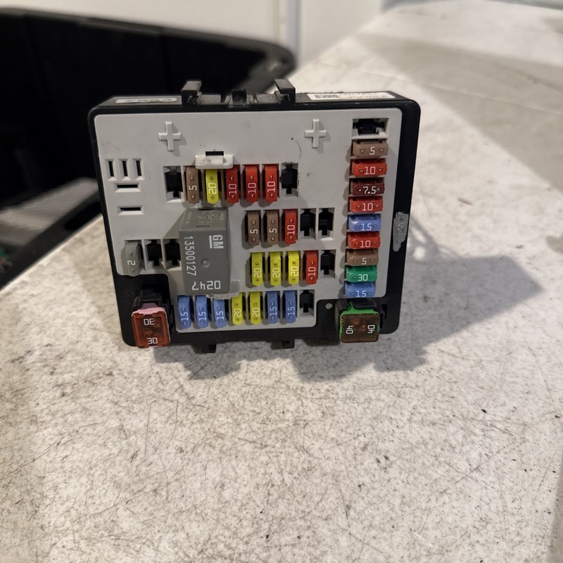 10-15 Chevrolet Chevy Equinox Terrain 2.4L Under Dash Fuse Relay Box 13717824