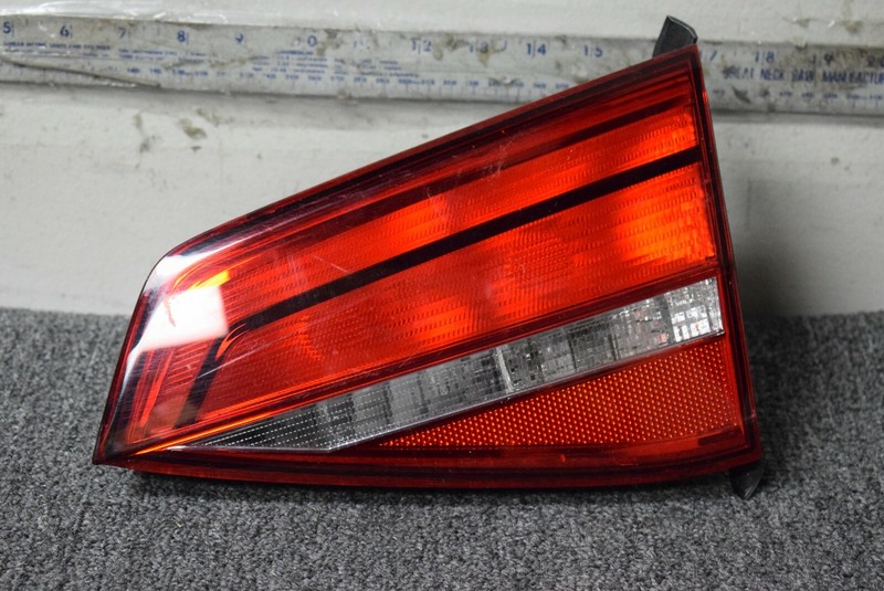 2015-2016 VOLKSWAGEN JETTA RIGHT INNER TAIL LIGHT FACTORY OEM
