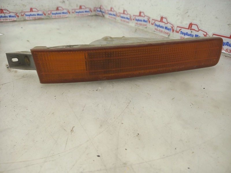 90 91 92 93 94 LEXUS LS400 PASSENGER RIGHT BUMPER SIGNAL LAMP