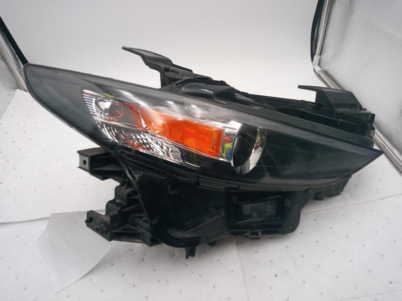 2022 MAZDA 3 Right Headlight Assembly Grey Used 684329 88K Miles