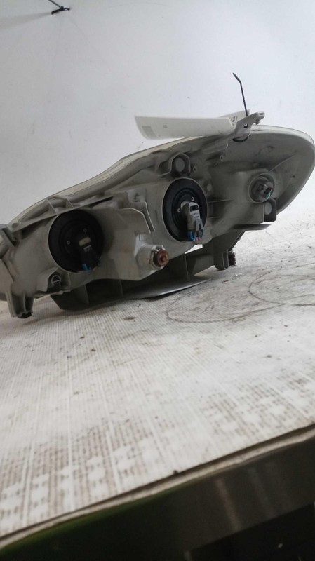 2007 Toyota Corolla Right Headlight Assembly Brown 157172 Used 140K Miles
