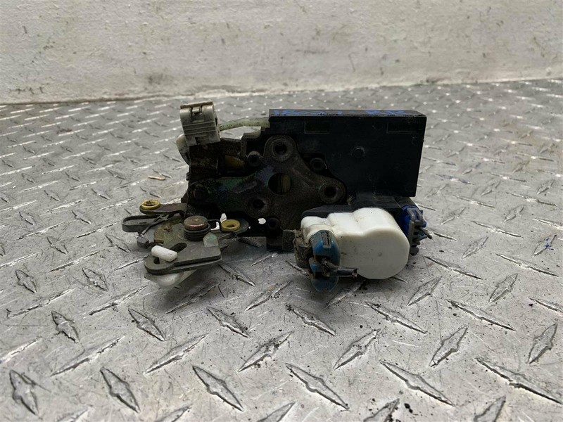 2003 CHEVROLET TAHOE REAR PASSENGER DOOR LOCK LATCH ACTUATOR OEM 16639868